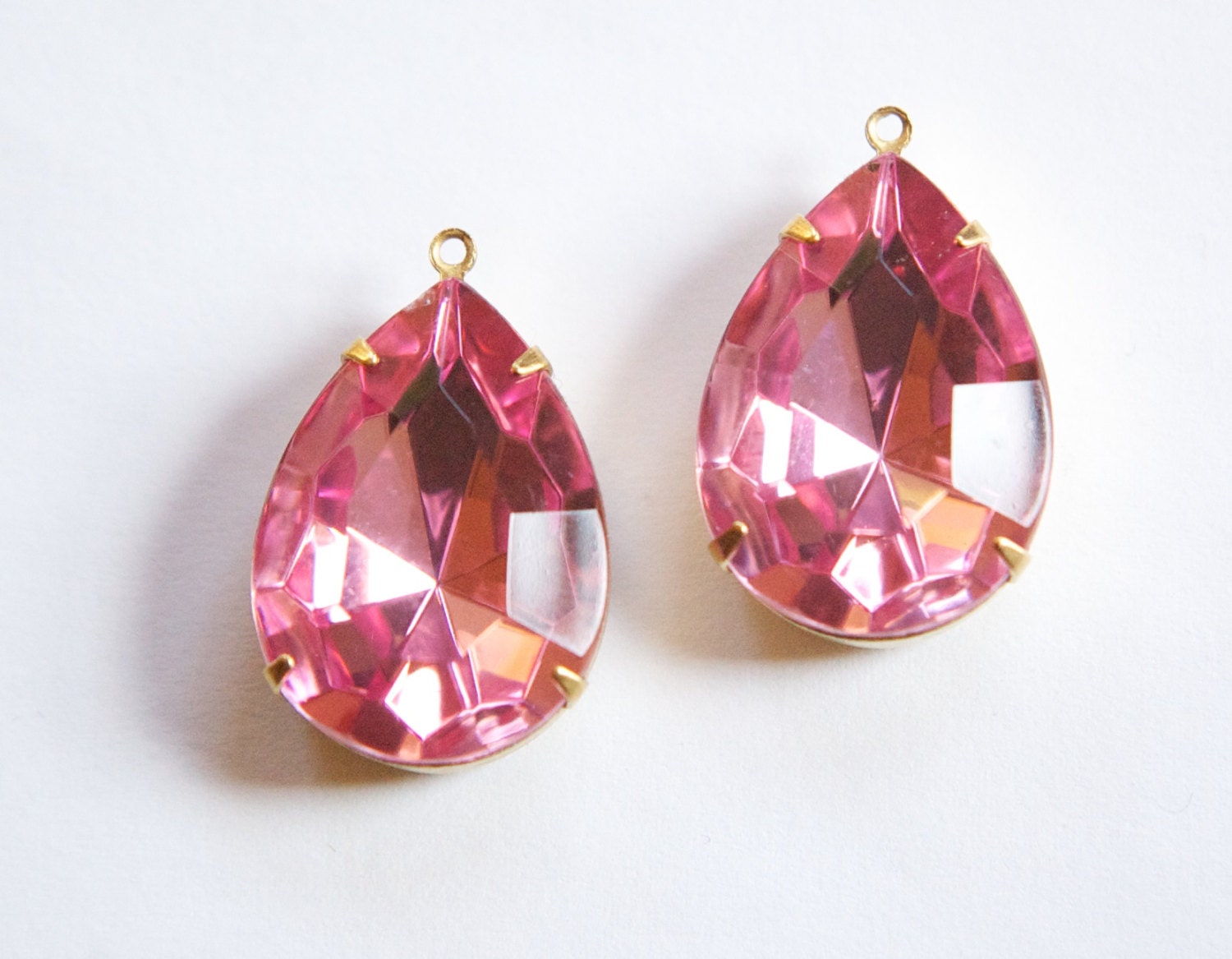 Vintage Faceted Rose Pink Acrylic Teardrop Stone 1 Loop Brass Setting 25x18mm par010C