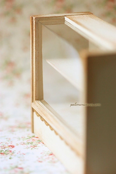 Dollhouse Miniature 1:12 Scale Antique Cream Cake Display Shelf