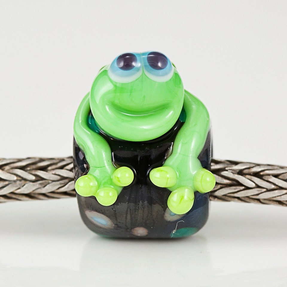 Green Frog on a Big Hole Lampwork Bead