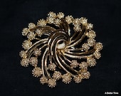 Vintage Trifari goldtone swirl flower circle pin brooch
