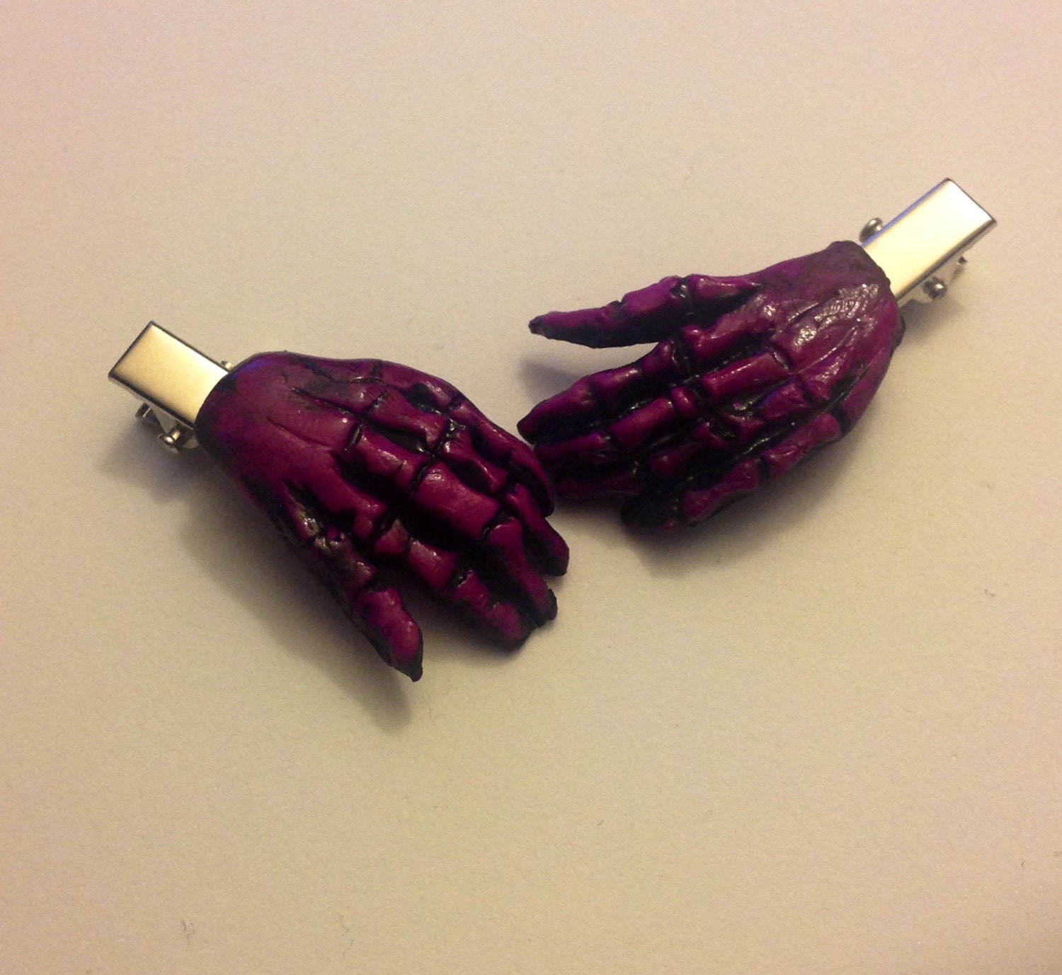 Zombie, Zombie clip, pink, pink zombie, Blood, Blood splatter, zombie hands, Blood splatter barrette, Horror, Horror clip, Zombie Barrette