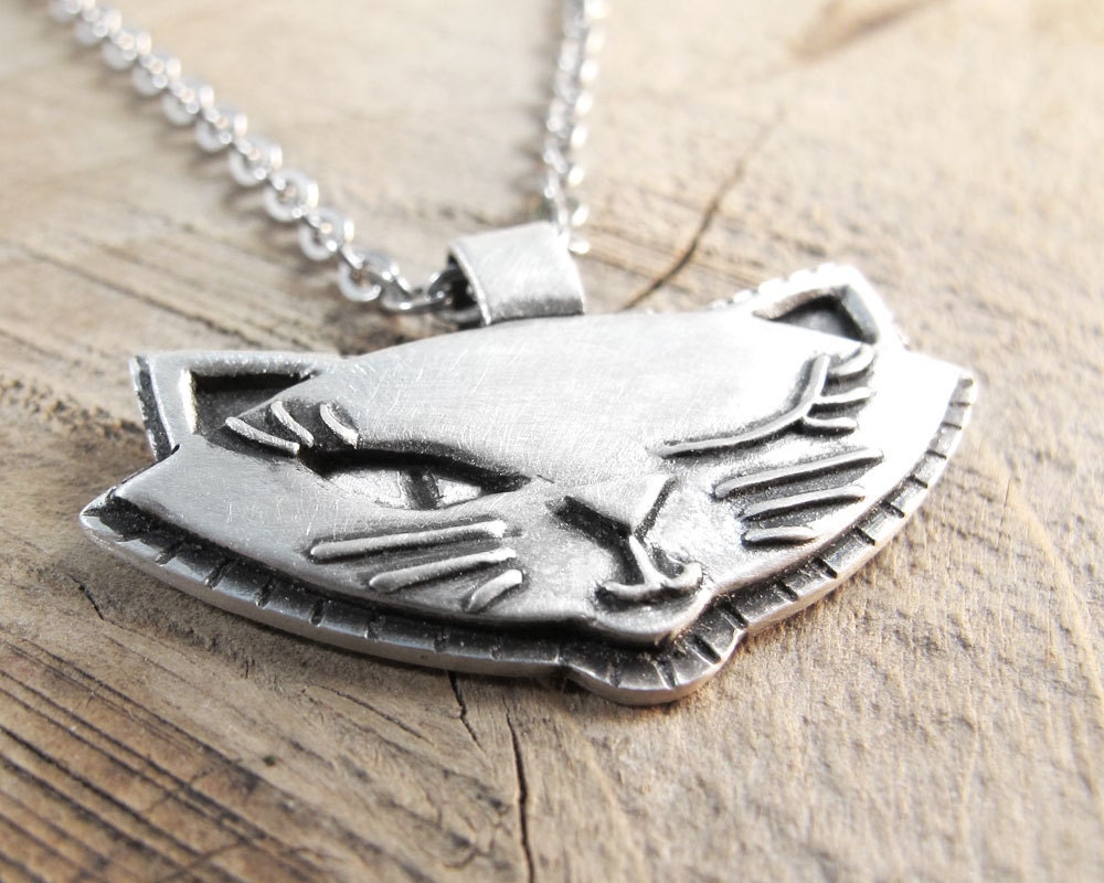 Winking cat necklace - retro kitty jewelry eco friendly
