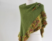 Green knitted shawl stole with knitted fur trim I968