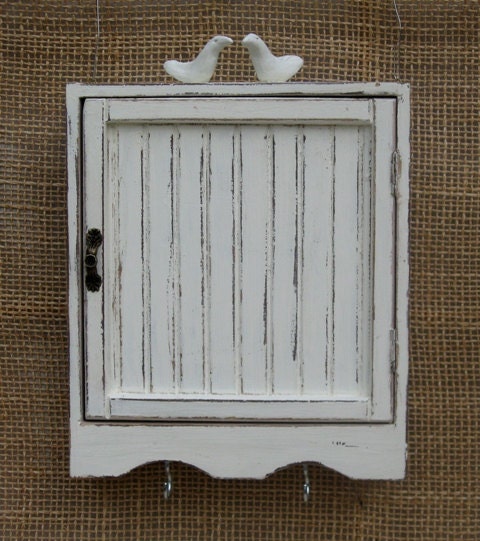 Key box with 2 pigeons , KEY Cabinet,  key hanger, Cream Shabby Chic Key Holder
