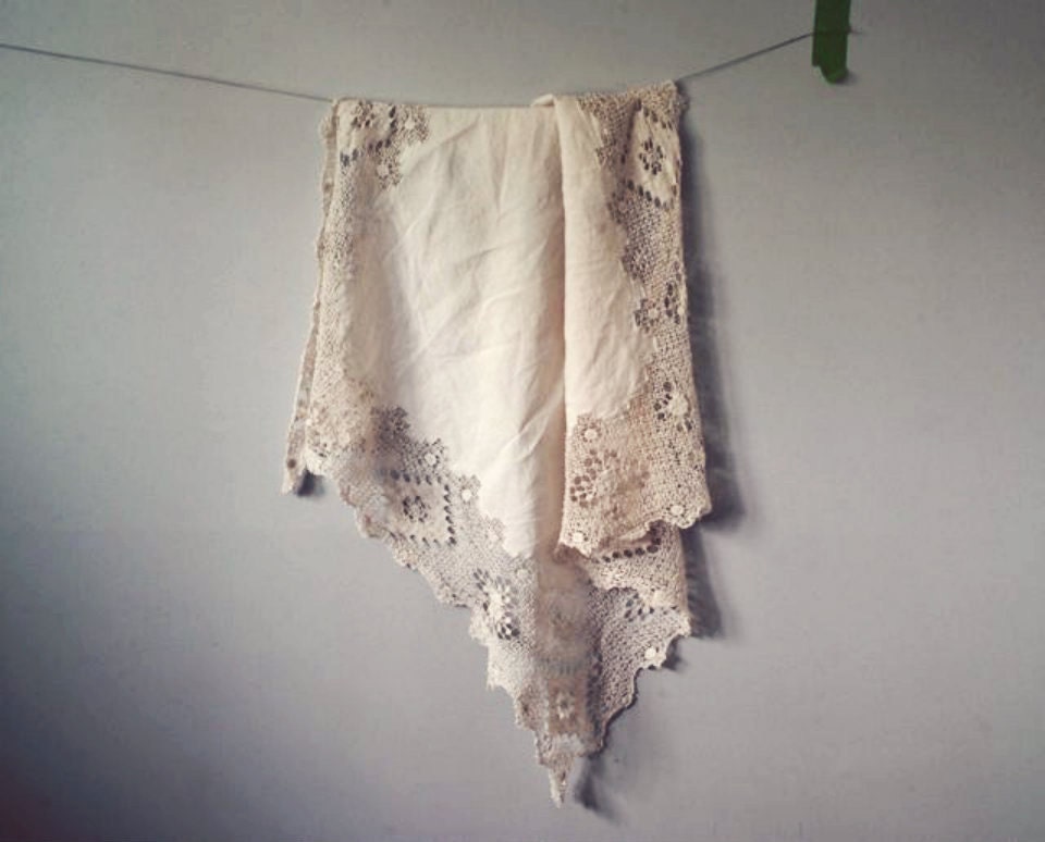 Antique Filet Lace and Linen Tablecloth, Antique Textiles, Hand Crocheted Lace, Kitchen and Dining,
