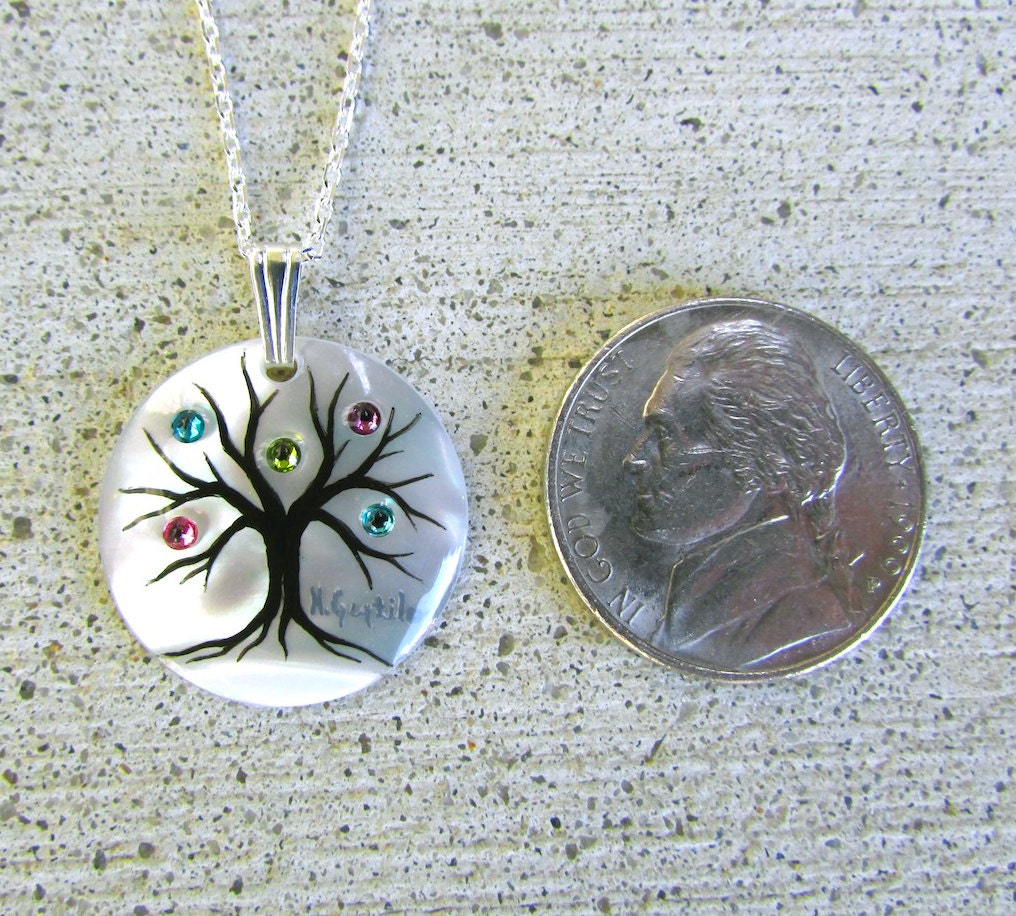 Family Tree Necklace "Medium Round" (7 stone maximum)