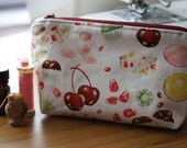 lined wee zipper bag.