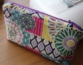 lined wee zipper bag.