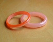 Vintage 50s-60s plastic lucite moonglow bangles bracelet, orange and pink