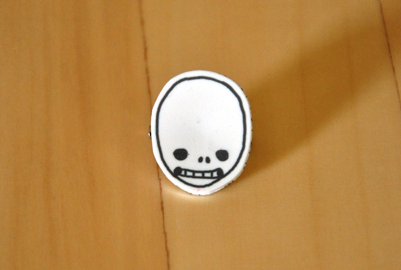 Tiny Skull Brooch