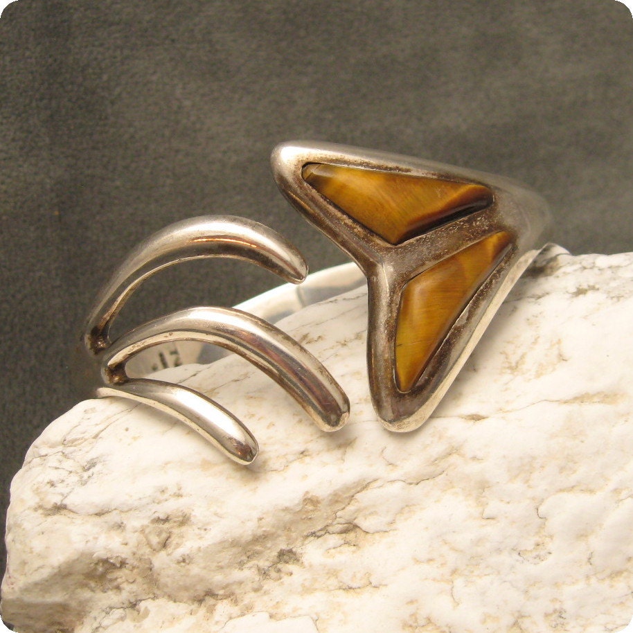 Sterling Clamper Bracelet Fishtail Tiger Eye B5431