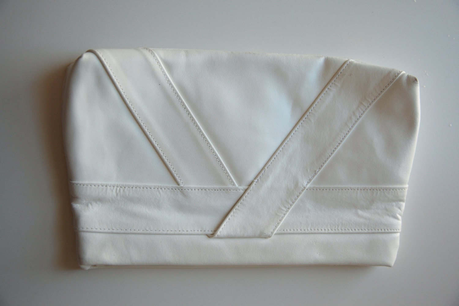 VTG 80s White Pleather Clutch