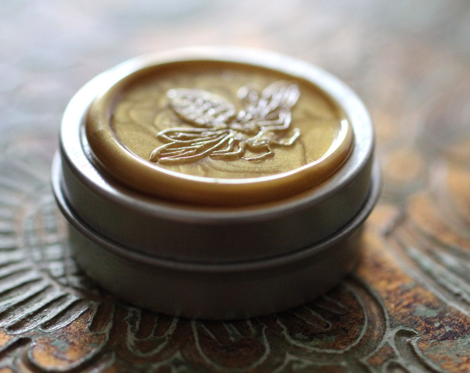 To Bee Solid Natural Perfume for the Naturalist - 8.7 grams in a Round Tin - A honey bee fragrance with local beeswax - Eco luxe fragrance