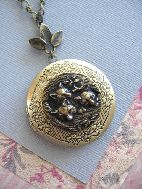 Three Little Foxes LOCKET, Vintage Brass Locket, Antique Locket, Woodland, Foxes, Fox Den, Wildlife Jewelry