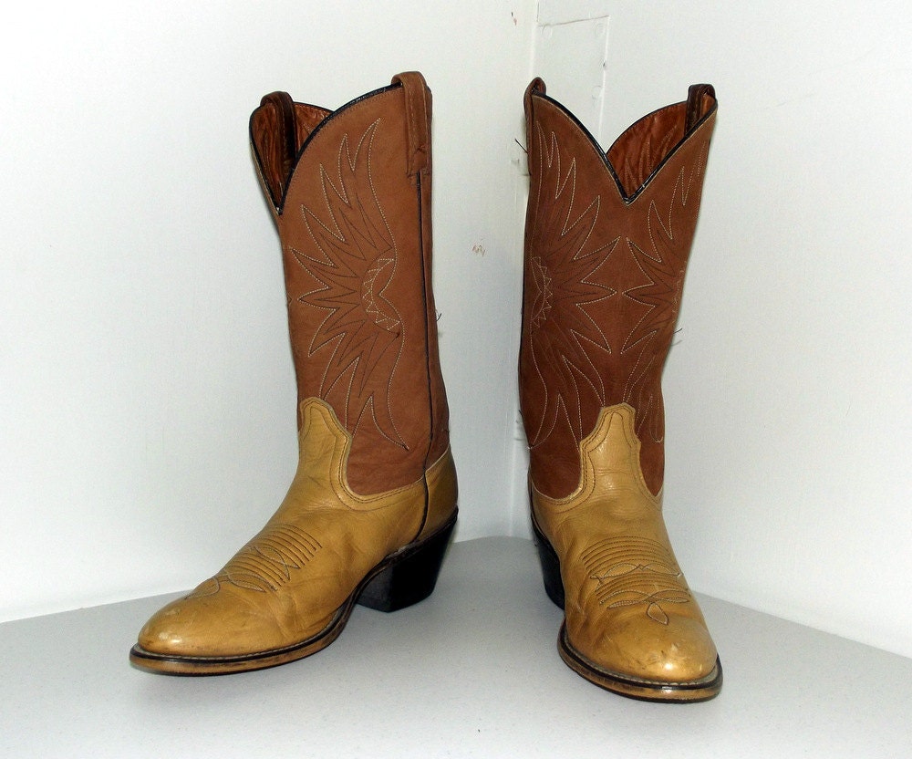 Vintage Acme brand Cowboy Boots size 10.5 B in a two tone light tan brown