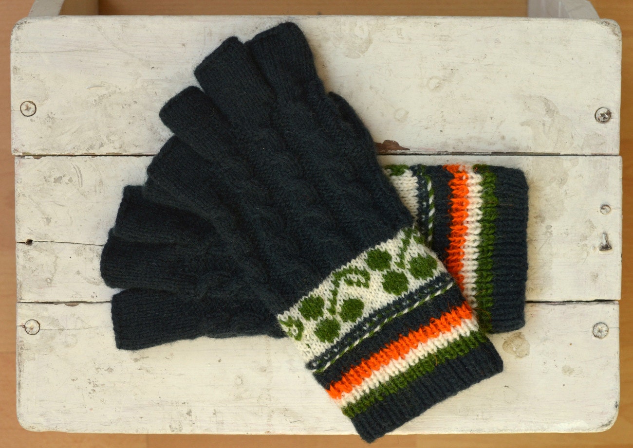 Knitted half finger gloves with Lucky Clover and Irish flag
