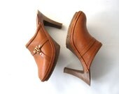 Vintage 70s Italian boho leather clogs // platform high heels