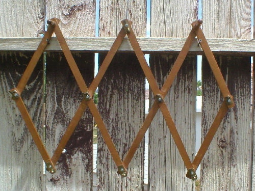 Accordion Peg Rack Expandable Brass Hooks