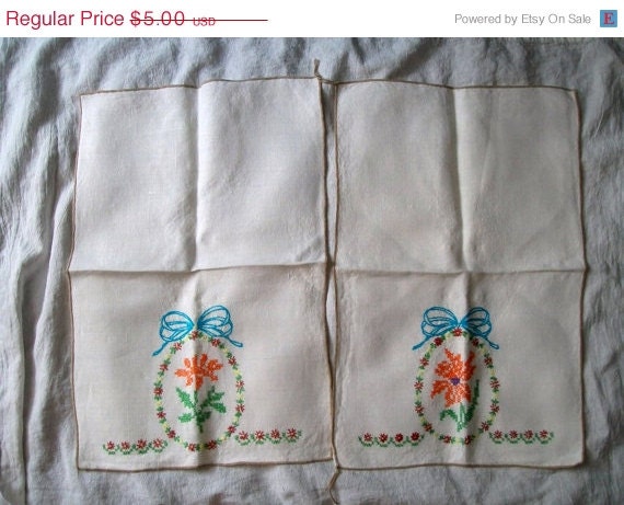 MEMORIAL DAY SALE Vintage Napkins, Embroidered Napkins, Vintage Embroidery, Set of Napkins