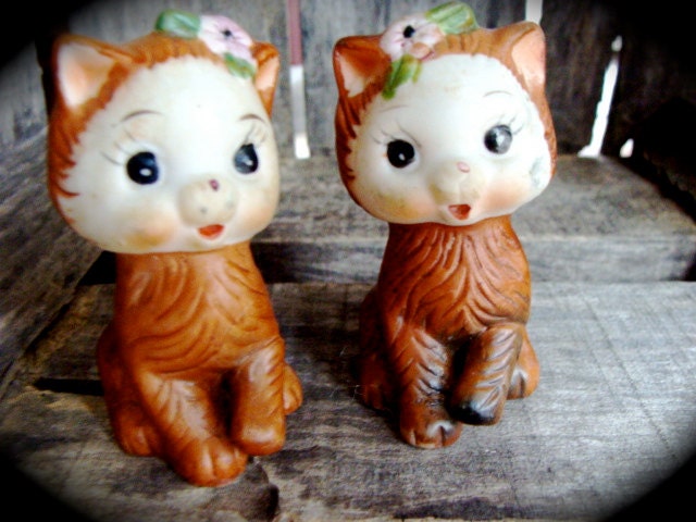 Vintage Kitsch Darling Vintage Kitty salt and pepper shakers