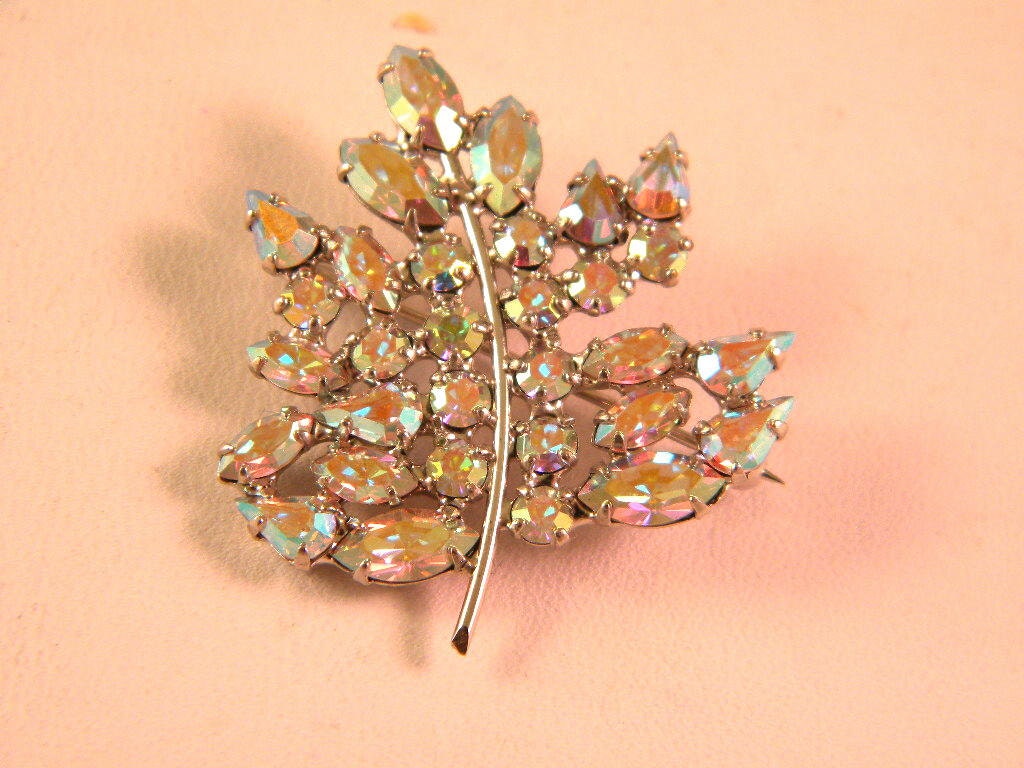 B David Signed Aurora Borealis Rhinestone Brooch Vintage Jewery Pin
