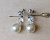 Pearl Earrings / 1960s Earrings / Pearl Dangle Earrings / Screw Backs