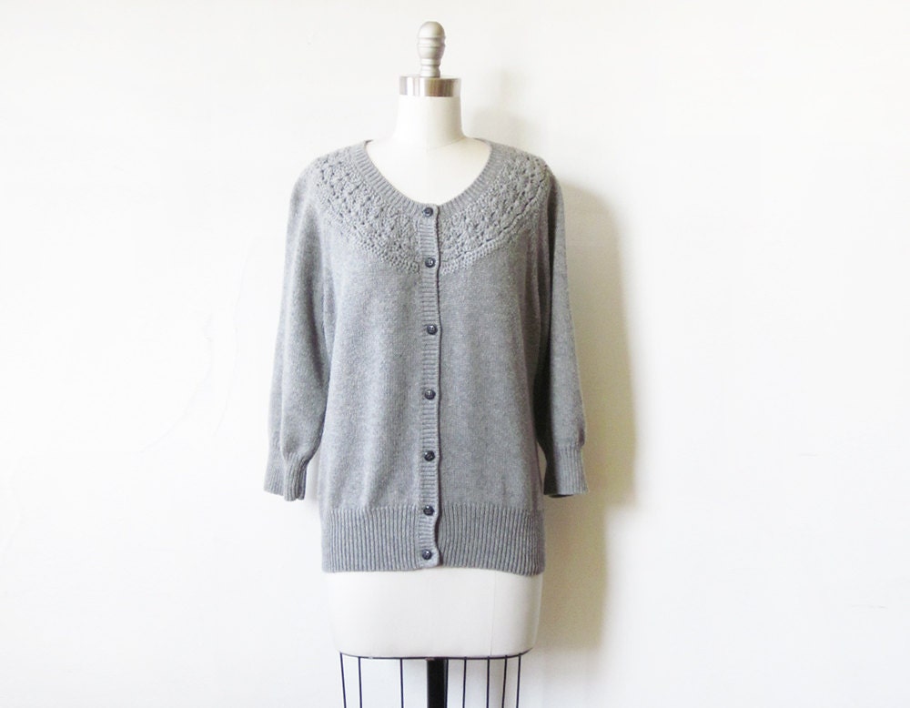 SALE vintage gray cardigan / 1980s gray knitted sweater / three quarter sleeve cardigan sweater