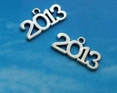 10 '2013' charms, darker silver tone, 26mm