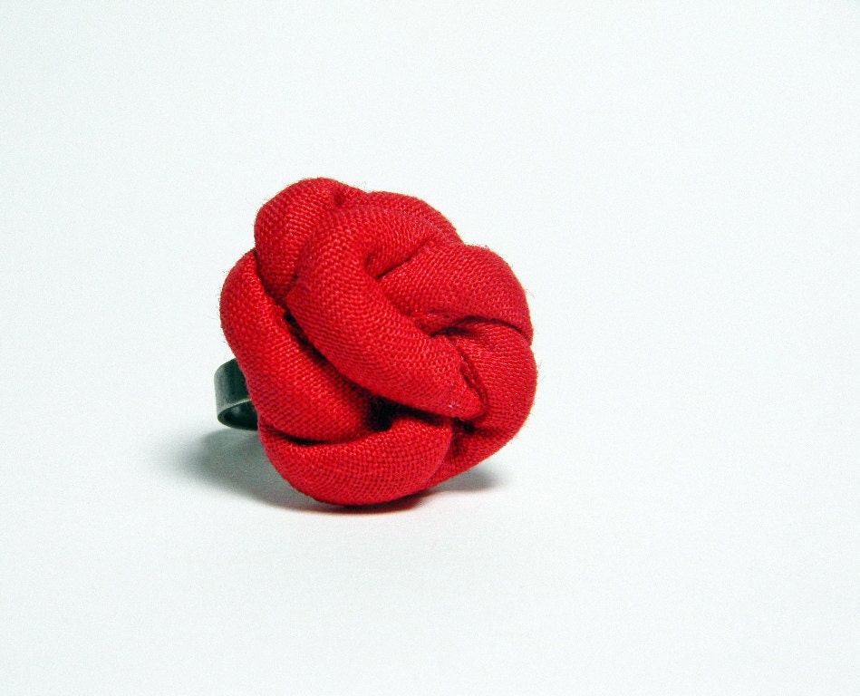 Cocktail ring, linen fabric knot ring, fiber jewelry. Red. Textile jewelry