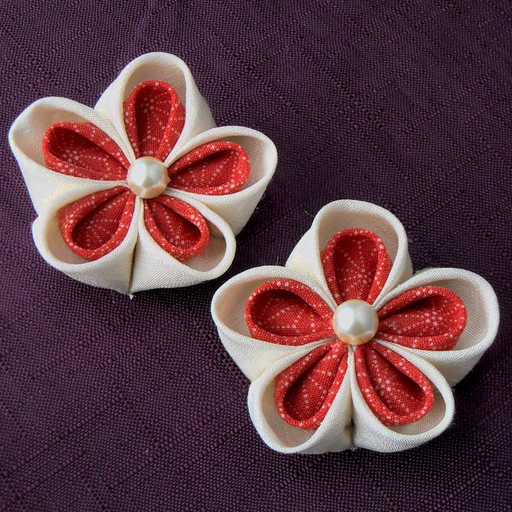 Kanzashi Kimono Fabric Flower - Set of 2 Hairclip - Ivory and Red