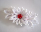 White Kanzashi Clip White Tsumami Kanzashi White Bridal Kanzashi Hair Clip Japanese Hair Clip Winter Berries