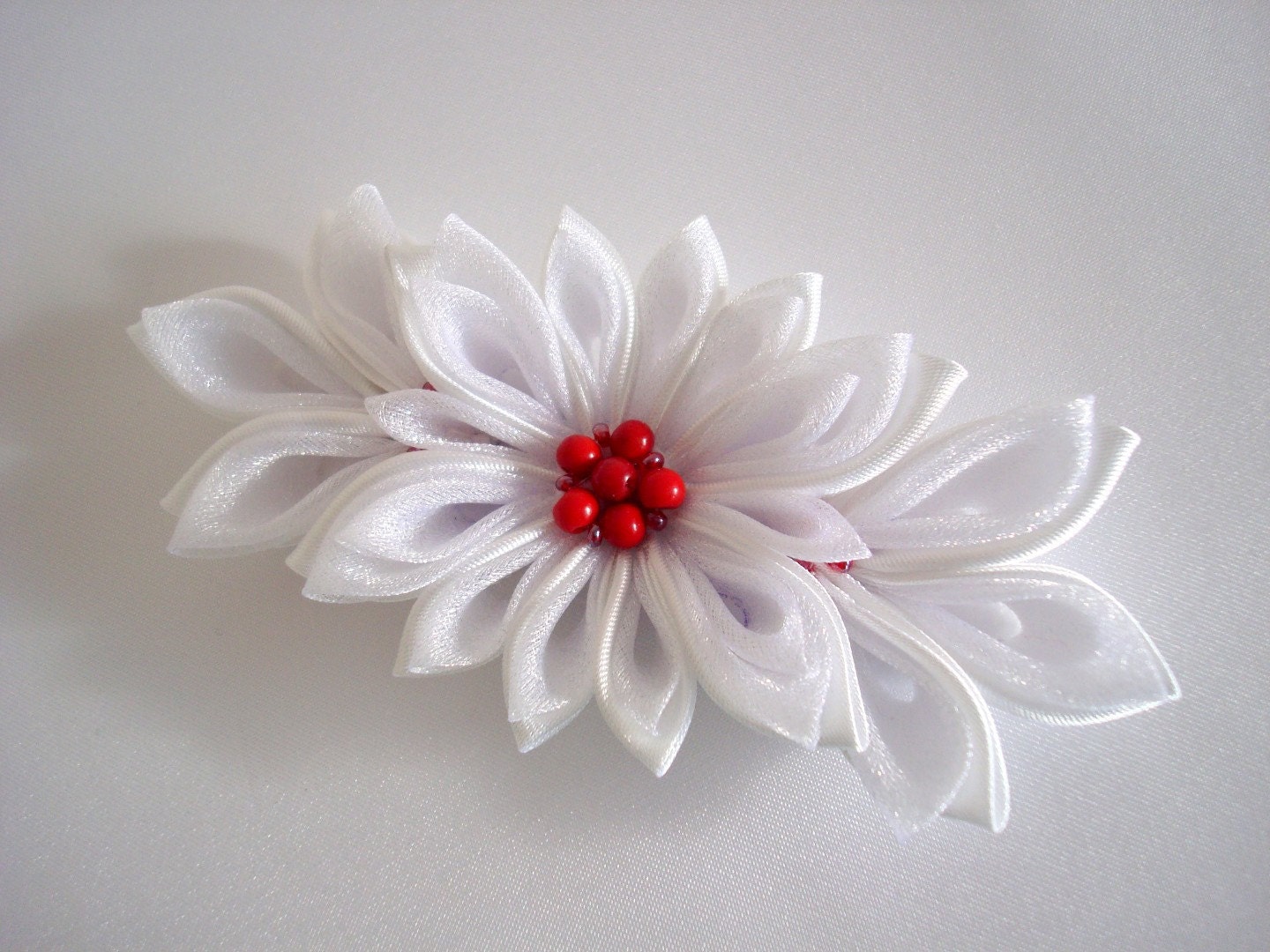 White Kanzashi Clip White Tsumami Kanzashi White Bridal Kanzashi Hair Clip Japanese Hair Clip Winter Berries
