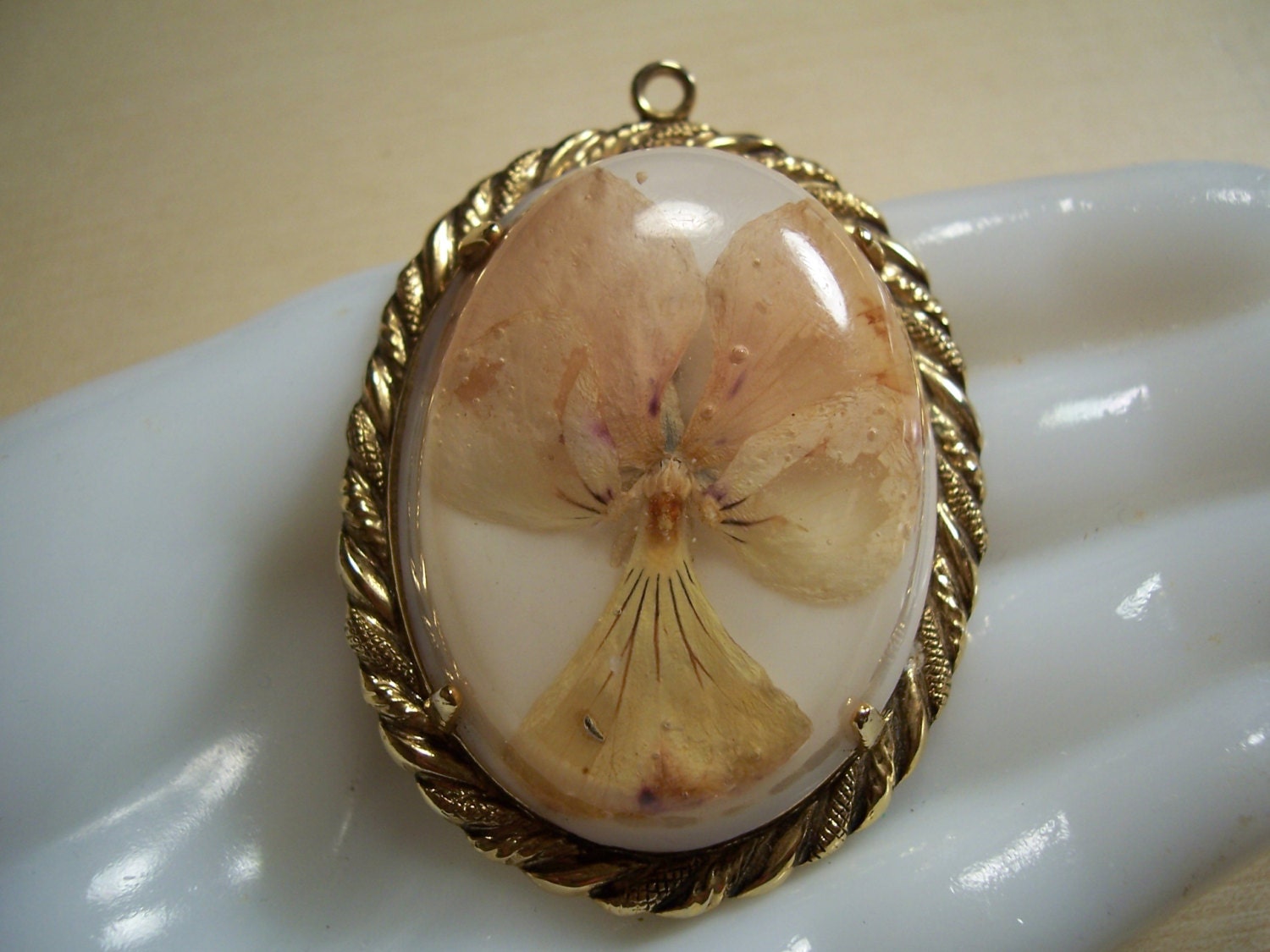 Vintage Resin Real Embedded Flower Pendant