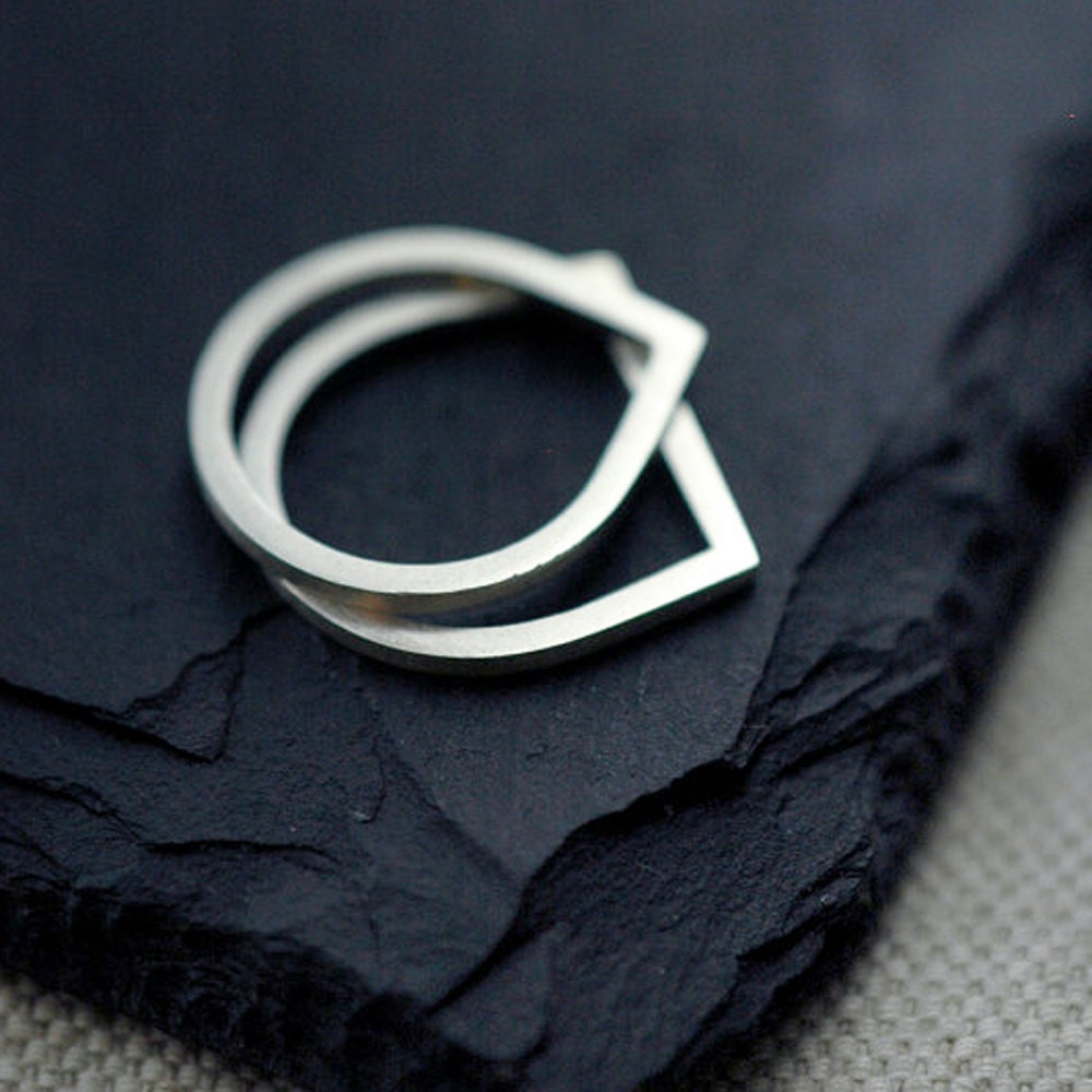 Finer Silvery Eve droplet silver ring
