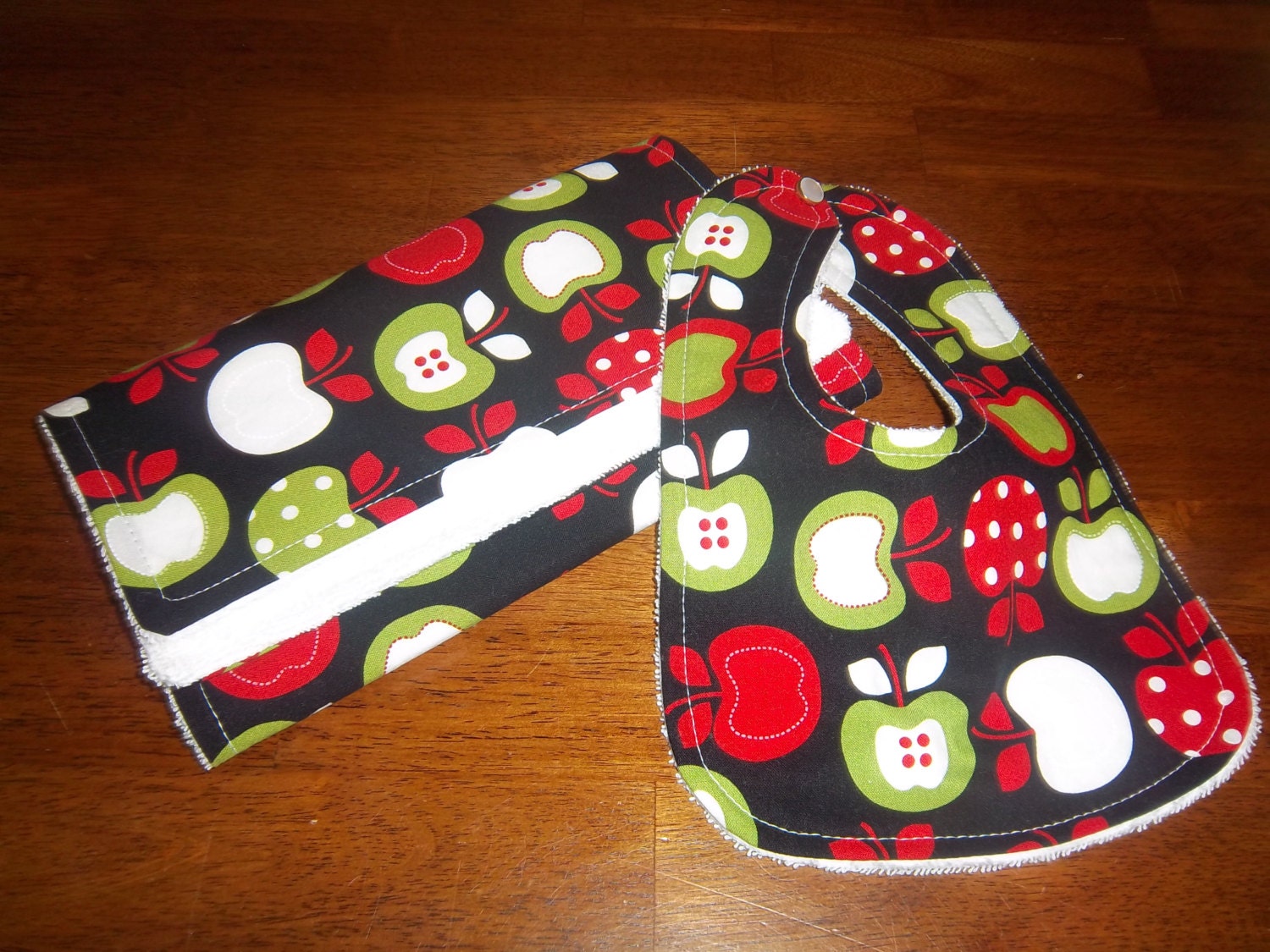 Metro Market Apples Newborn Starter Gift Set