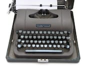 Vintage 1950s Underwood Finger Flite Typewriter With Case