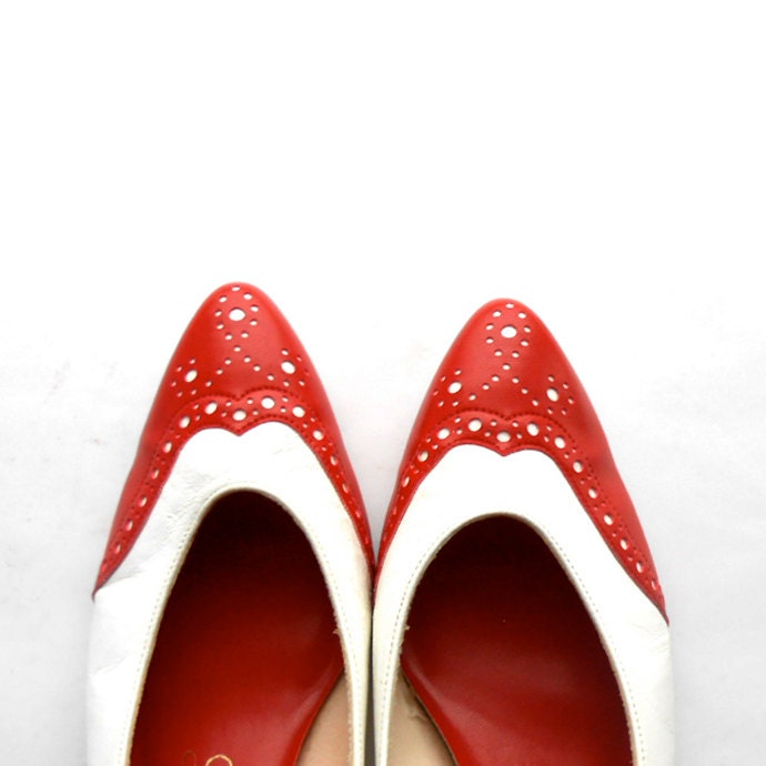 1980s Red & White Spectator Pumps Womens Size 8 or 8.5