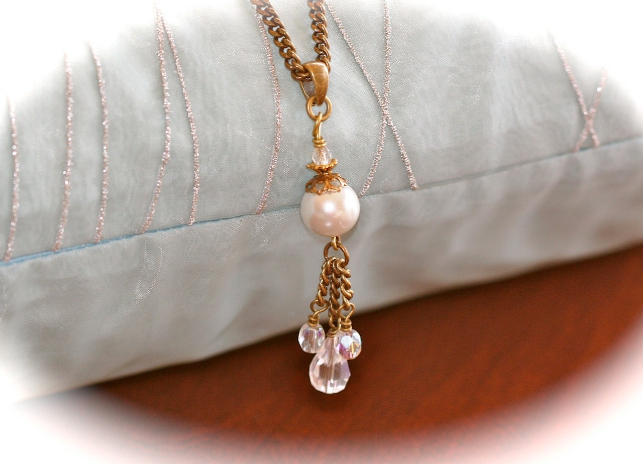 Gatsby Style Pendant Necklace. Glass Pearl. Antique Brass.