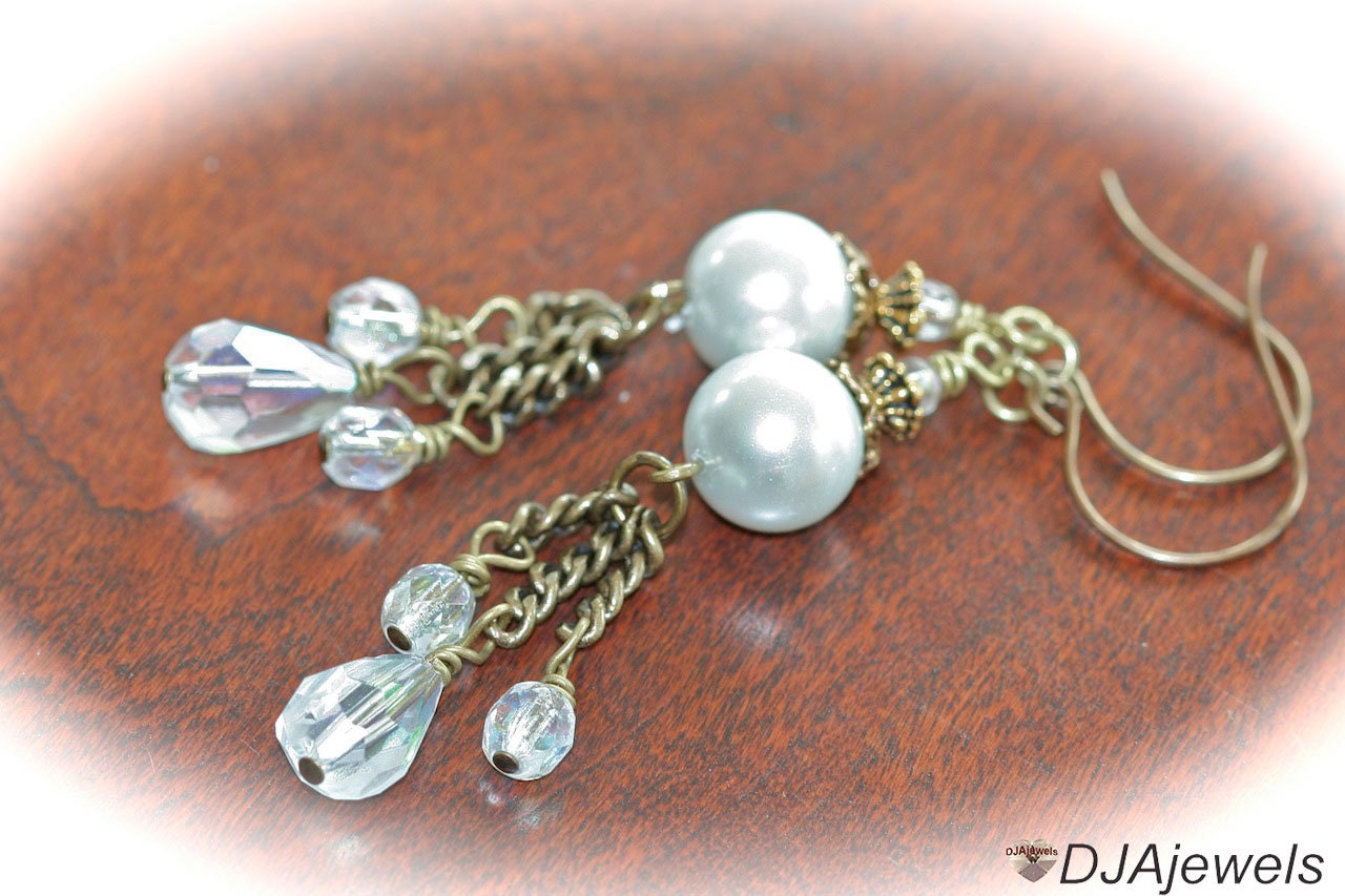 Gatsby Style Chandelier Tassel Earrings. Glass Pearl.