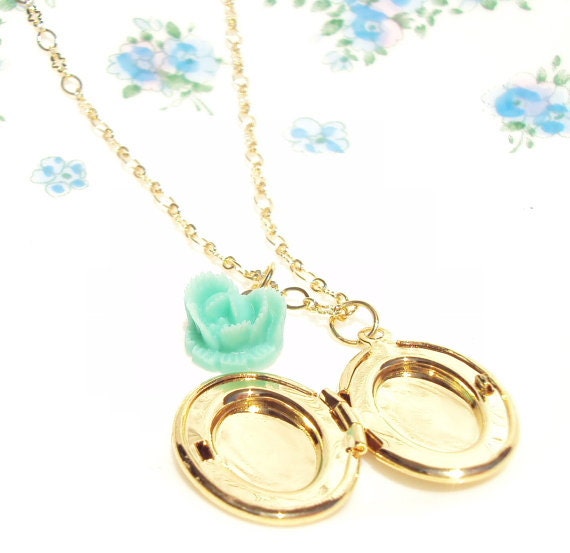 Gold Oval Photo Locket - Whimsy - Bridal - Bridesmaid