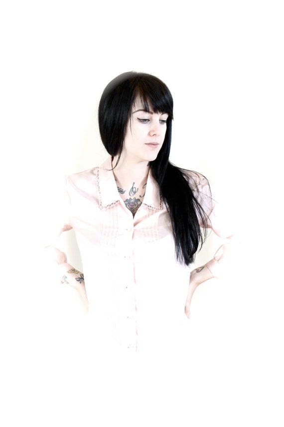 1970s Vintage Victorian Beauty Scalloped Collar Blouse Size Medium