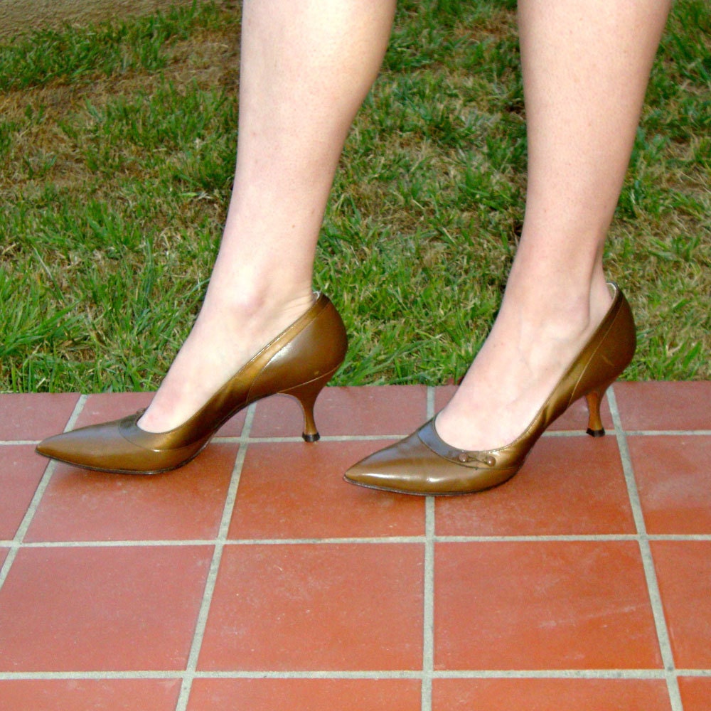 Vintage 1950s Women's Carmel Brown Leather Kitten Heels - By De Liso Debs - Sz 8.5