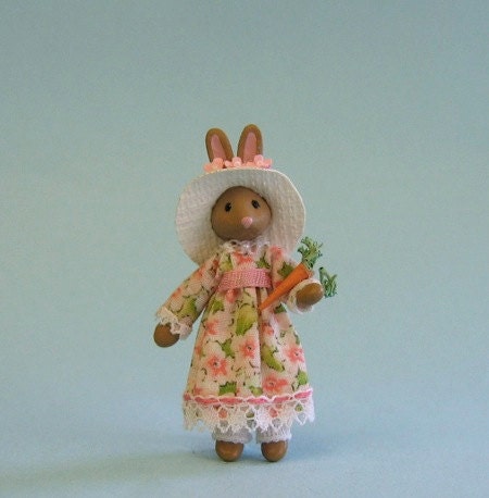 Miniature dressed bunny rabbit lady for 1/4" or doll for 1" scale plus free dollhouse kit