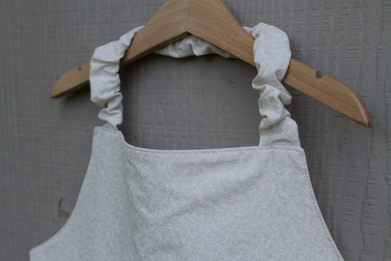 APRON - Ivory with Vines