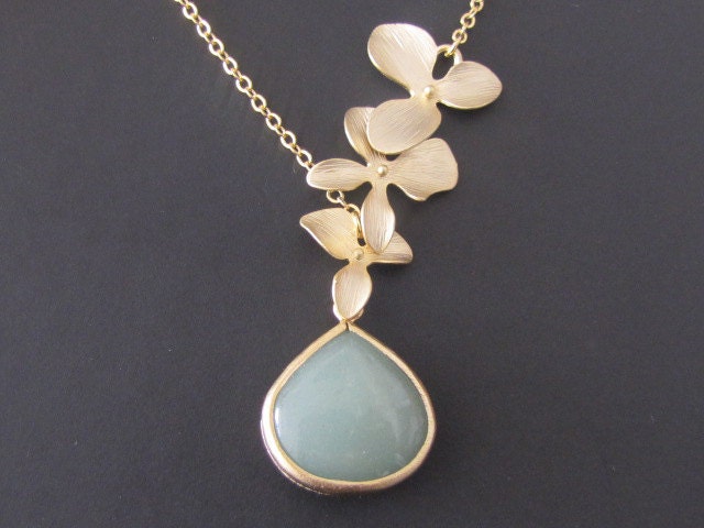 Asymmetrical flowers cascade necklace in gold