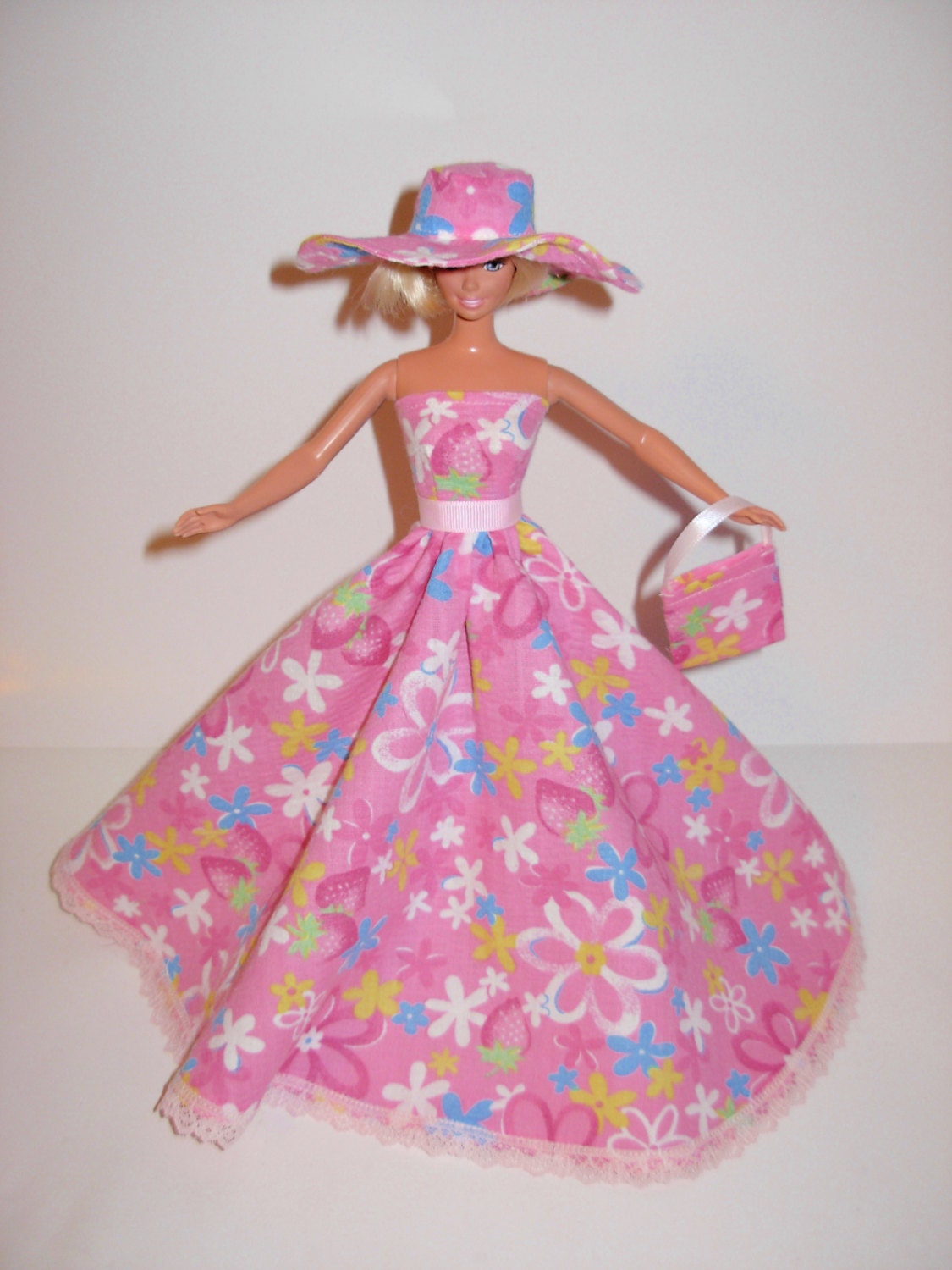 Beautiful gown with hat and bag 4 barbie doll