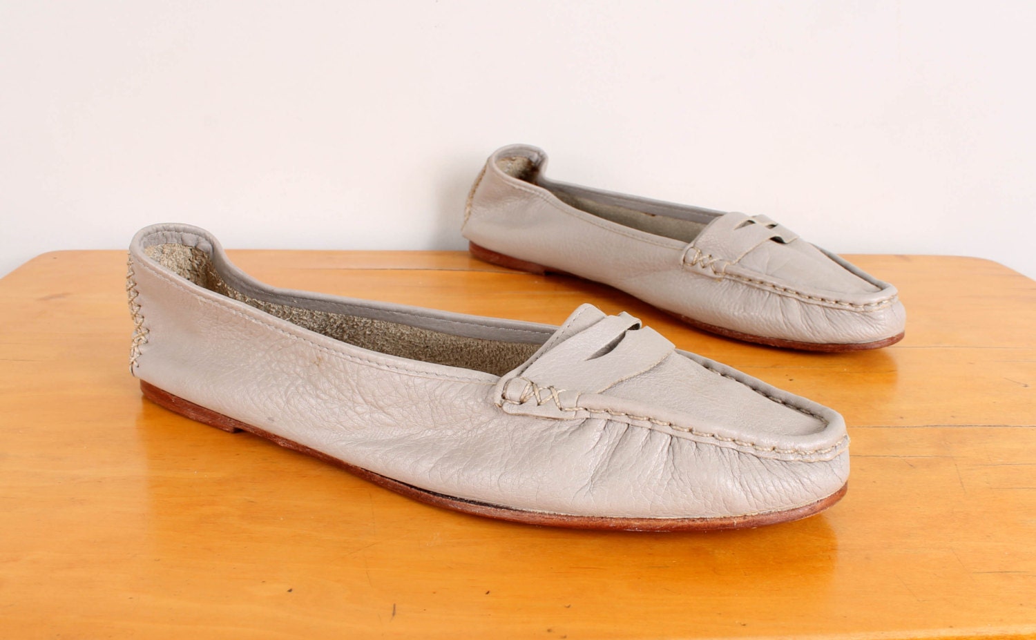 1980s Dove Grey Penny Loafers - Womens 11 - Pale Gray Leather Flat 80s Loafer Flats Slip On Basic Preppy Shoes Footwear