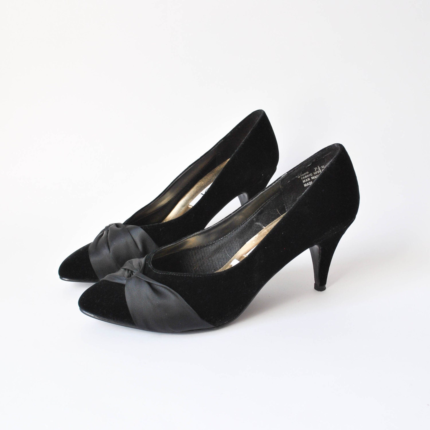 vintage 1980s black velvet and satin heels / black pumps 7.5 / black heels 7.5