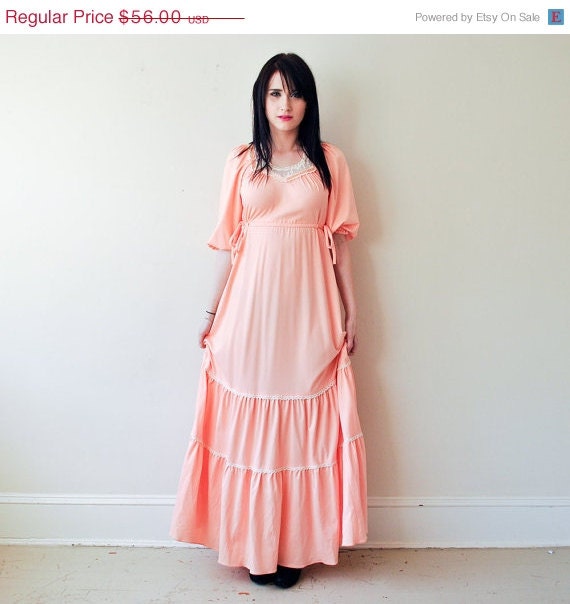 SHOP SALE / vintage dress / 70s dress / maxi dress / dress peach / 1970s prairie / festival dress / romantic lace / dress size small / smal