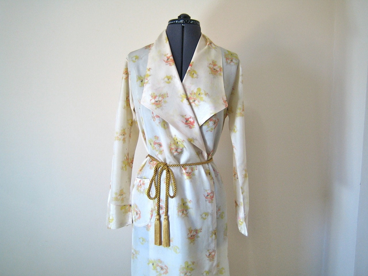 1920s 1930s Robe or Dressing Gown in beautiful rayon Creams Yellows Oranges M Medium